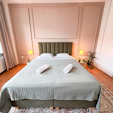 Gorgeous City Center Apartment In Bratislava With Free Parking Exterior foto