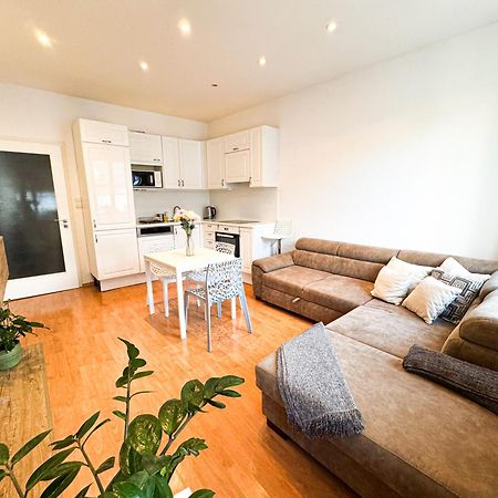 Gorgeous City Center Apartment In Bratislava With Free Parking Exterior foto