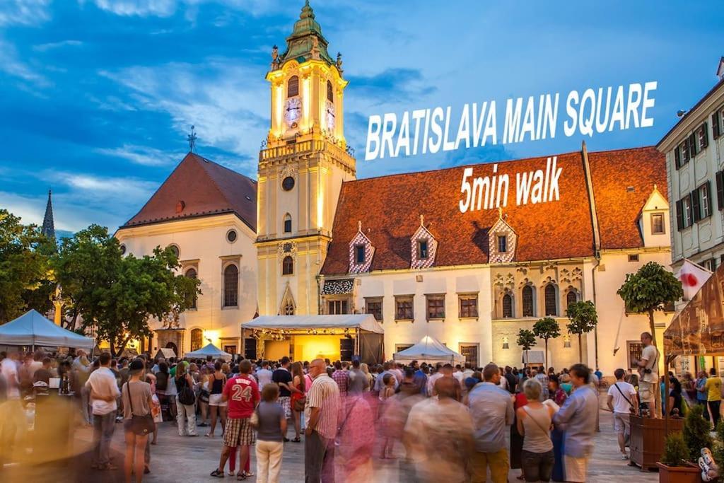 Gorgeous City Center Apartment In Bratislava With Free Parking Exterior foto