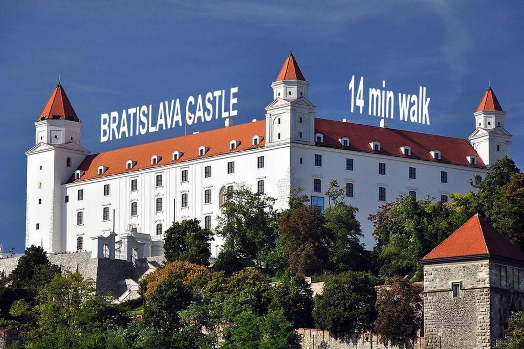 Gorgeous City Center Apartment In Bratislava With Free Parking Exterior foto