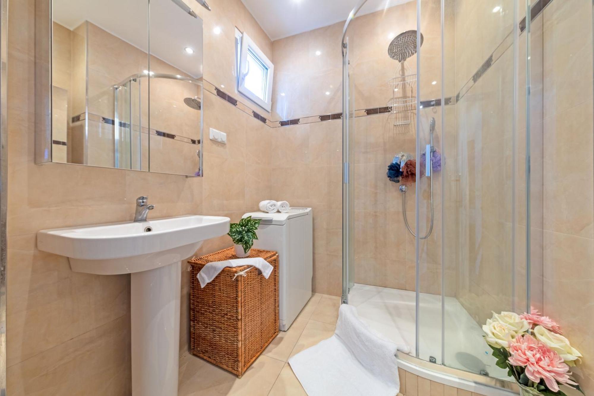 Gorgeous City Center Apartment In Bratislava With Free Parking Exterior foto