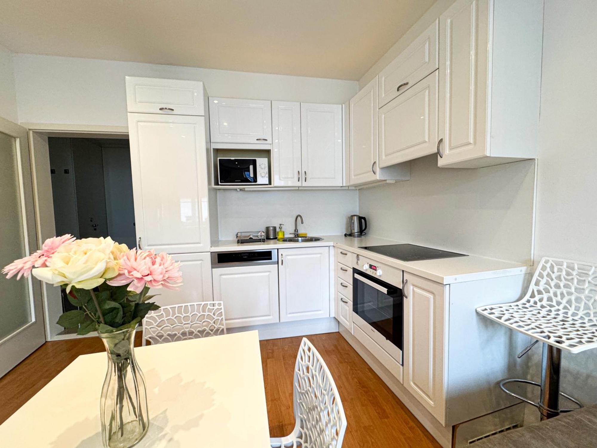 Gorgeous City Center Apartment In Bratislava With Free Parking Exterior foto